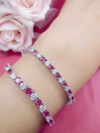 �L���[�r�b�N�W���R�j�A�ƃ��r�[�̃e�j�X�u���X���b�g