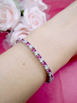 �L���[�r�b�N�W���R�j�A�ƃ��r�[�̃e�j�X�u���X���b�g