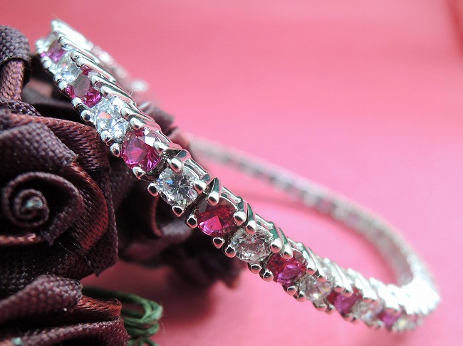 �L���[�r�b�N�W���R�j�A�ƃ��r�[�̃e�j�X�u���X���b�g