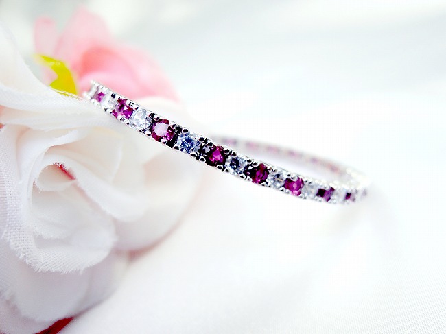 �L���[�r�b�N�W���R�j�A�ƃ��r�[�̃e�j�X�u���X���b�g