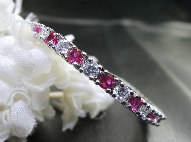 �L���[�r�b�N�W���R�j�A�ƃ��r�[�̃e�j�X�u���X���b�g