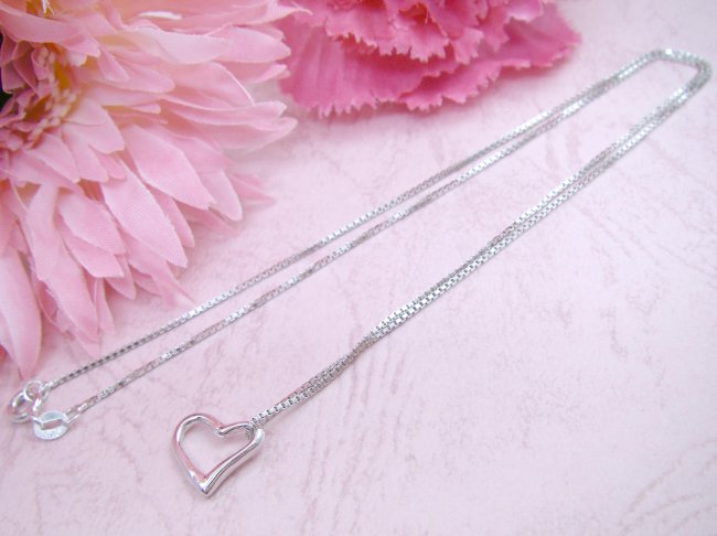 �L���[�r�b�N�W���R�j�A�̃y���_���g