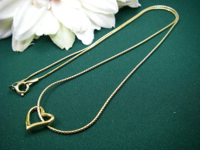 �L���[�r�b�N�W���R�j�A�̃y���_���g