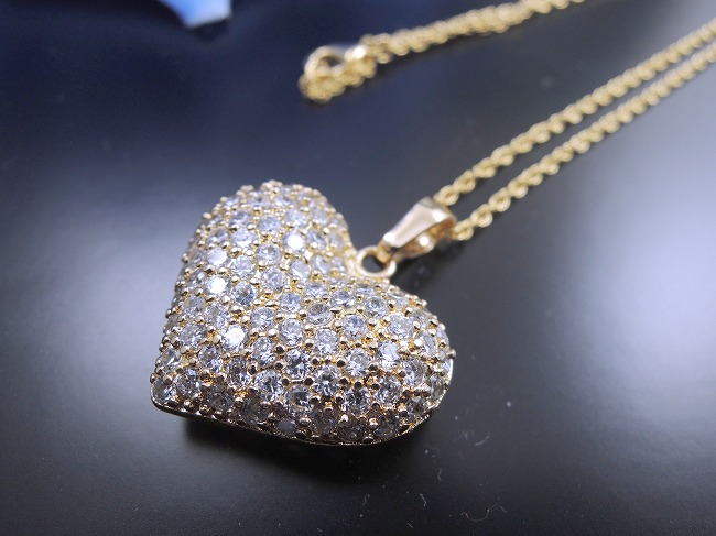 �n�[�g�E�p���F�@�y���_���g�E�l�b�N���X�@�L���[�r�b�N�W���R�j�A�E�A�N�Z�T���[