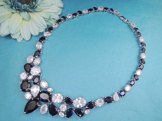 �L���[�r�b�N�W���R�j�A�̃l�b�N���X