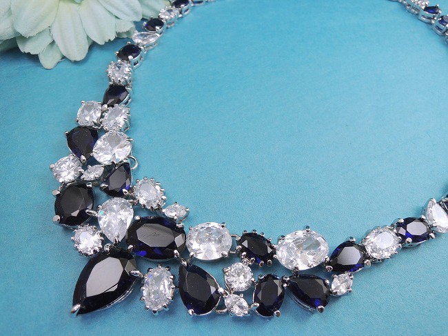 �L���[�r�b�N�W���R�j�A�̃l�b�N���X