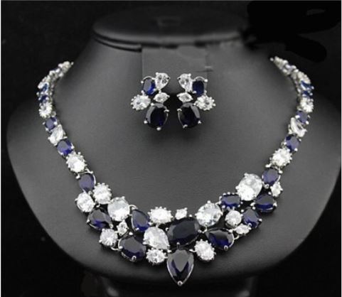 �L���[�r�b�N�W���R�j�A�̃l�b�N���X