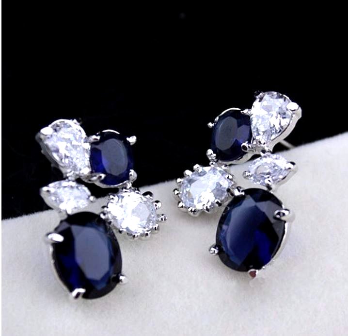 �L���[�r�b�N�W���R�j�A�̃l�b�N���X