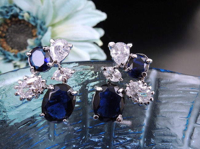 �L���[�r�b�N�W���R�j�A�̃l�b�N���X