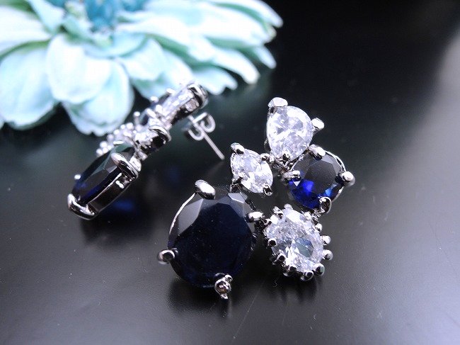 �L���[�r�b�N�W���R�j�A�̃l�b�N���X