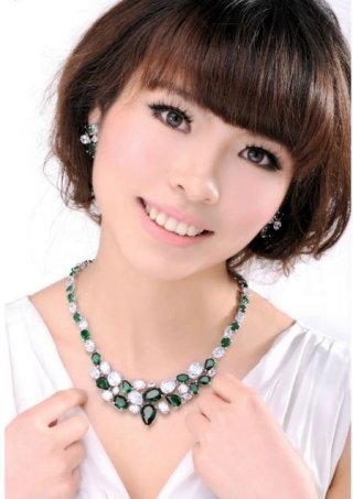 �L���[�r�b�N�W���R�j�A�̃l�b�N���X