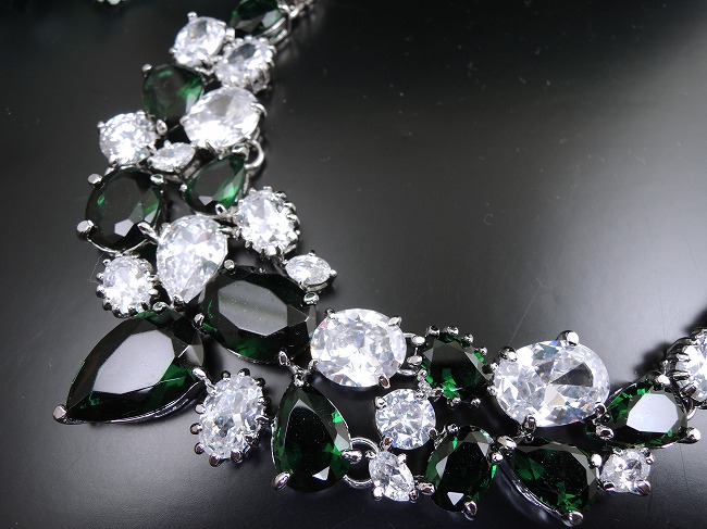 �L���[�r�b�N�W���R�j�A�̃l�b�N���X