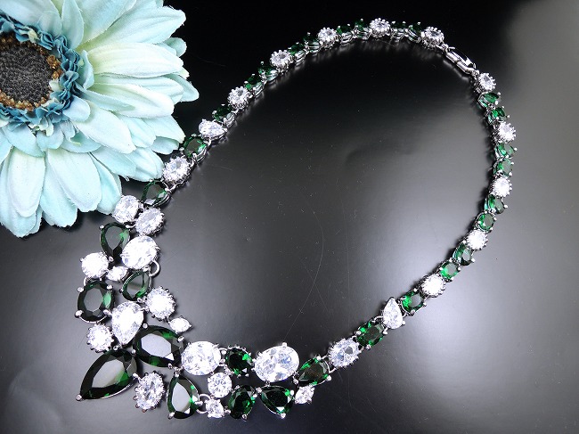 �L���[�r�b�N�W���R�j�A�̃l�b�N���X