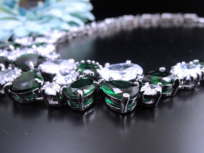 �L���[�r�b�N�W���R�j�A�̃l�b�N���X