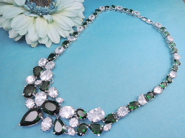 �L���[�r�b�N�W���R�j�A�̃l�b�N���X