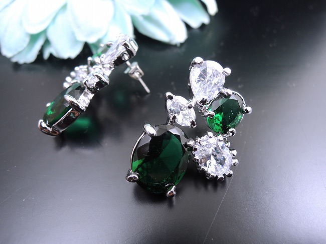 �L���[�r�b�N�W���R�j�A�̃l�b�N���X