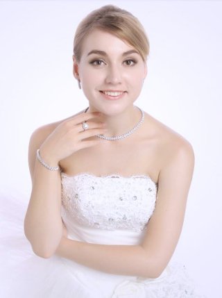 �R�X�`���[���W���G���[�@�l�b�N���X