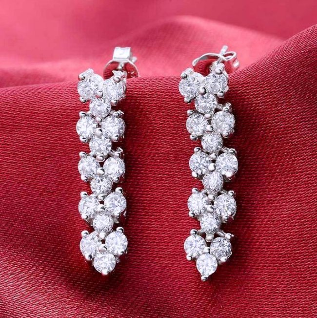 �L���[�r�b�N�W���R�j�A�̃l�b�N���X