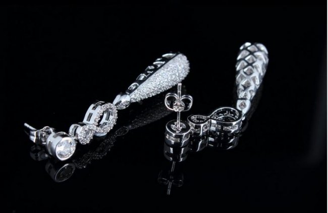 �L���[�r�b�N�W���R�j�A�̃l�b�N���X