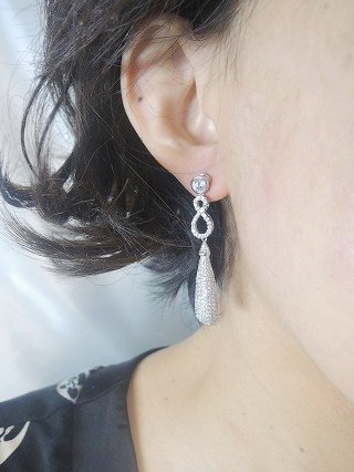 �L���[�r�b�N�W���R�j�A�̃l�b�N���X