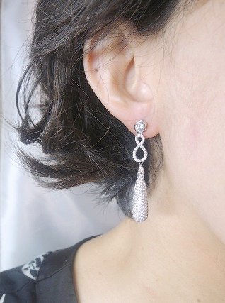 �L���[�r�b�N�W���R�j�A�̃l�b�N���X