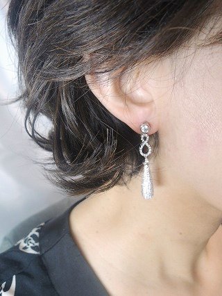 �L���[�r�b�N�W���R�j�A�̃l�b�N���X