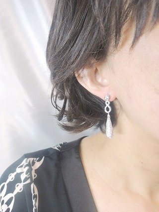 �L���[�r�b�N�W���R�j�A�̃l�b�N���X