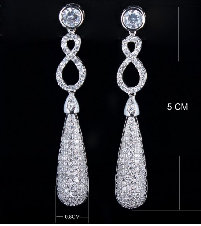 �L���[�r�b�N�W���R�j�A�̃l�b�N���X