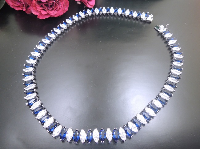 �L���[�r�b�N�W���R�j�A�̃l�b�N���X