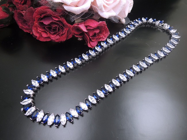 �L���[�r�b�N�W���R�j�A�̃l�b�N���X