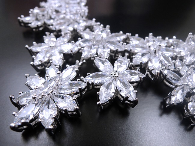 �L���[�r�b�N�W���R�j�A�̃l�b�N���X