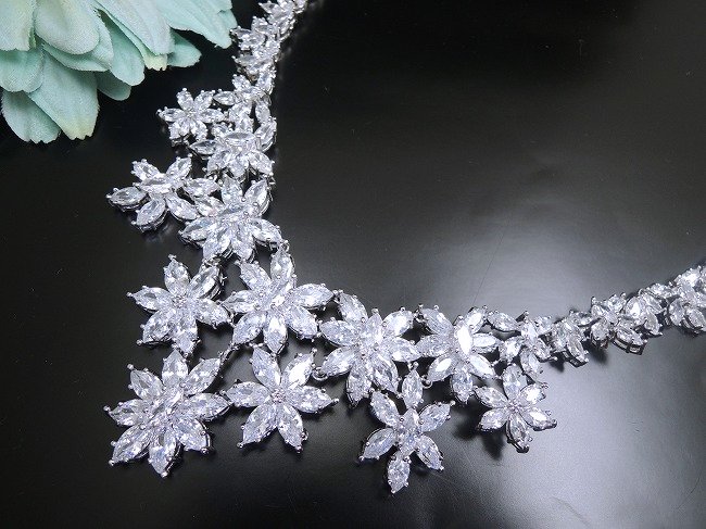 �L���[�r�b�N�W���R�j�A�̃l�b�N���X