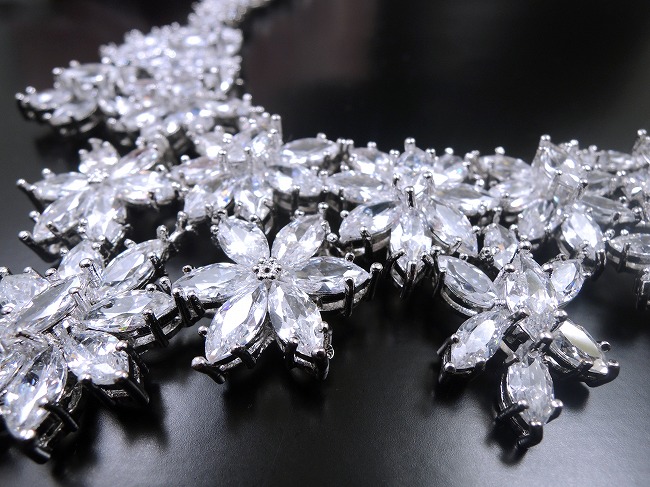 �L���[�r�b�N�W���R�j�A�̃l�b�N���X