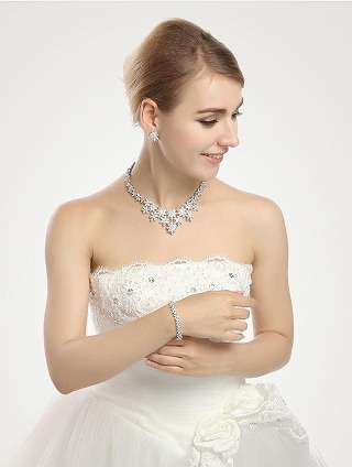 �L���[�r�b�N�W���R�j�A�̃l�b�N���X