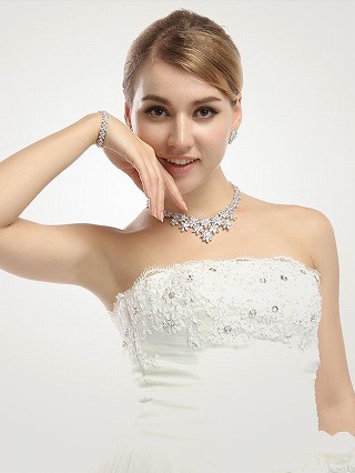 �L���[�r�b�N�W���R�j�A�̃l�b�N���X