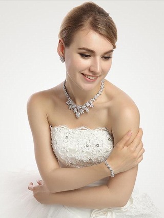 �L���[�r�b�N�W���R�j�A�̃l�b�N���X