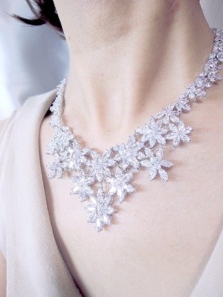 �L���[�r�b�N�W���R�j�A�̃l�b�N���X