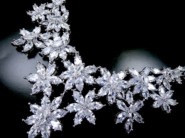 �L���[�r�b�N�W���R�j�A�̃l�b�N���X