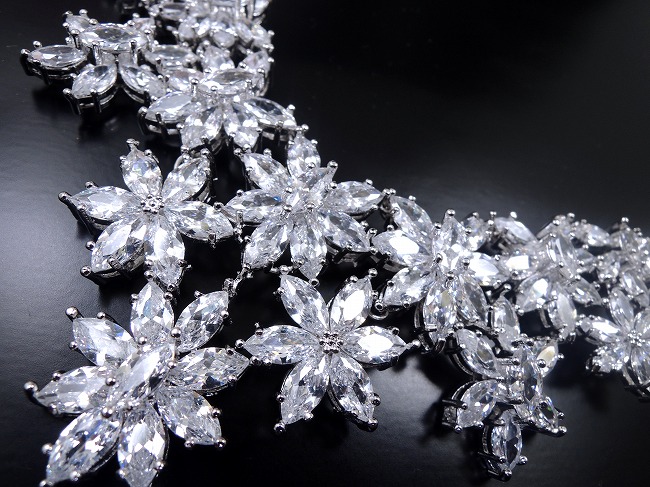 �L���[�r�b�N�W���R�j�A�̃l�b�N���X