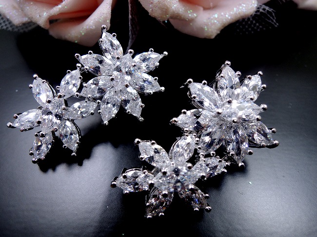 �L���[�r�b�N�W���R�j�A�̃l�b�N���X