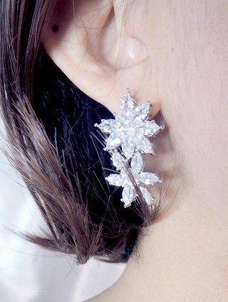 �L���[�r�b�N�W���R�j�A�̃l�b�N���X