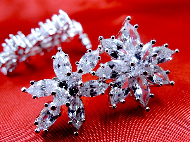 �L���[�r�b�N�W���R�j�A�̃l�b�N���X