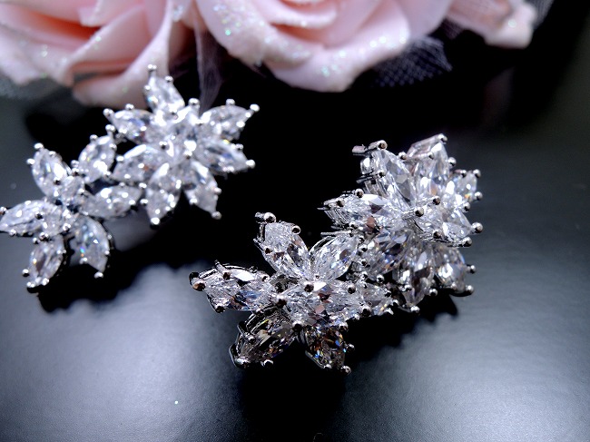 �L���[�r�b�N�W���R�j�A�̃l�b�N���X