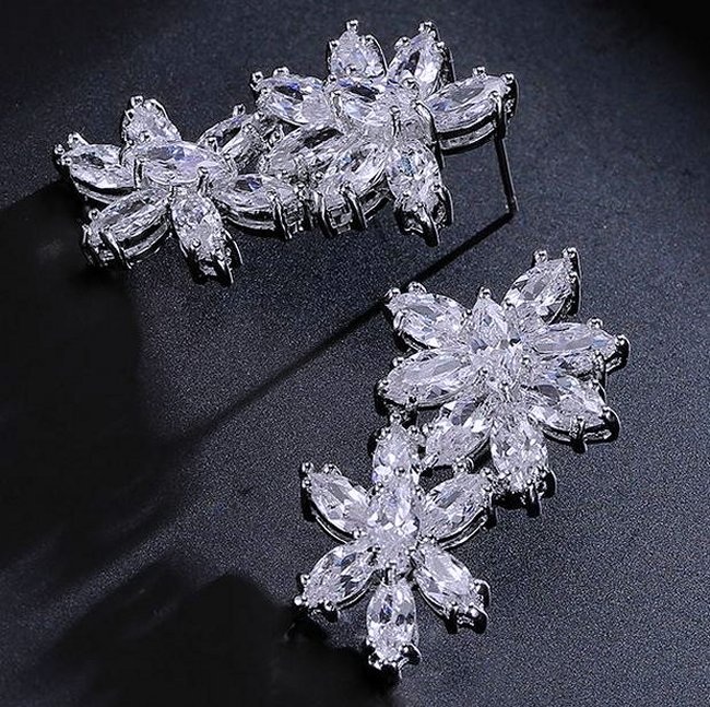 �L���[�r�b�N�W���R�j�A�̃l�b�N���X