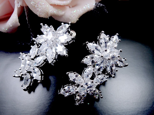 �L���[�r�b�N�W���R�j�A�̃l�b�N���X