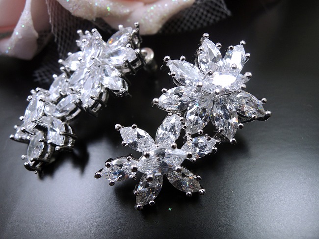 �L���[�r�b�N�W���R�j�A�̃l�b�N���X