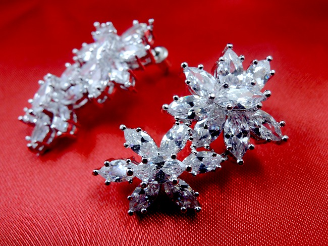 �L���[�r�b�N�W���R�j�A�̃l�b�N���X