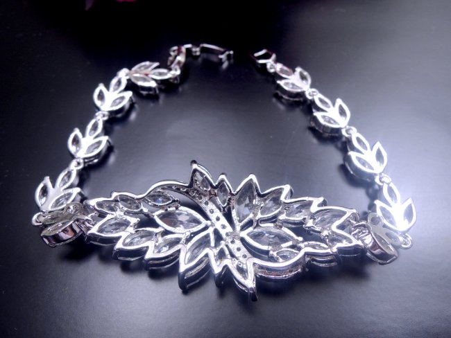 �u���X���b�g�@bracelet �L���[�r�b�N�W���R�j�A�E�A�N�Z�T���[