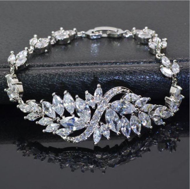 �u���X���b�g�@bracelet �L���[�r�b�N�W���R�j�A�E�A�N�Z�T���[