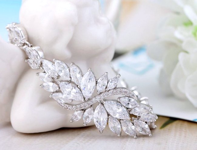 �u���X���b�g�@bracelet �L���[�r�b�N�W���R�j�A�E�A�N�Z�T���[